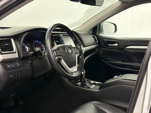 Used 2018 Toyota Highlander XLE image 15