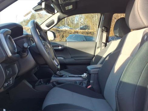 Used 2022 Toyota Tacoma TRD Off-Road image 15