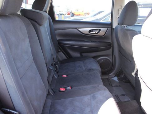 Used 2015 Nissan Rogue S image 21