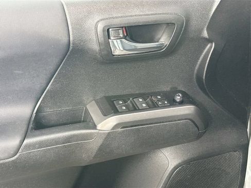 Used 2022 Toyota Tacoma TRD Sport w/ Technology Package AWD/4WD image 19