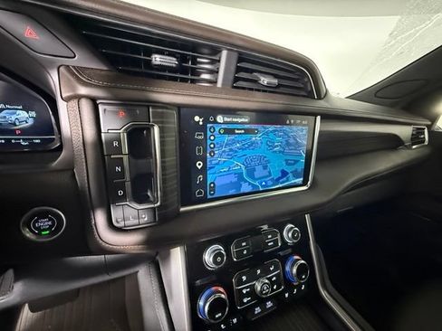 Used 2024 GMC Yukon Denali w/ Advanced Technology Package AWD/4WD image 26