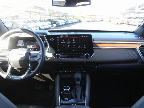 Used 2024 GMC Canyon Denali image 21