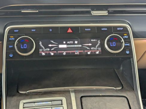 Used 2022 Genesis GV80 2.5T w/ Prestige Package 04 AWD/4WD image 19