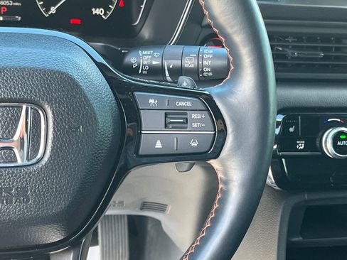 Used 2025 Honda Pilot TrailSport image 34