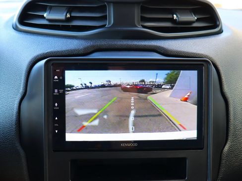 Used 2020 Jeep Renegade Latitude w/ Popular Equipment Group FWD image 47