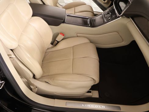 Used 2019 Lincoln Continental Reserve FWD image 13