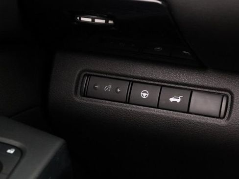 Certified 2025 Nissan Pathfinder SV w/ SV Premium Package FWD image 22