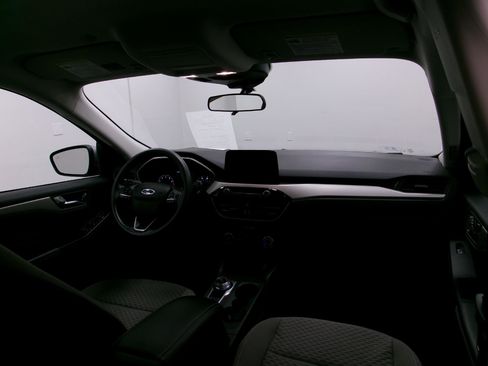 Used 2021 Ford Escape SE image 3