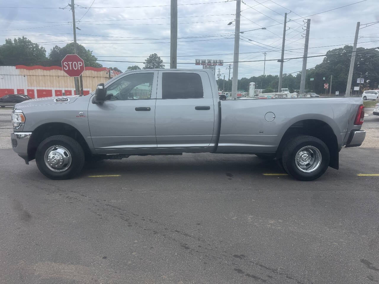 Used 2024 RAM 3500 Tradesman w/ Towing Technology Group AWD/4WD image 3