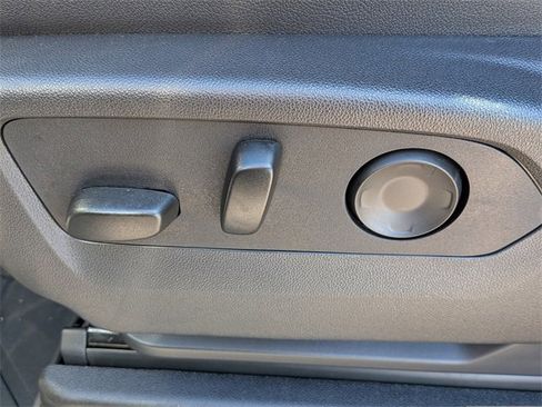 Used 2025 Chevrolet Suburban Premier image 18