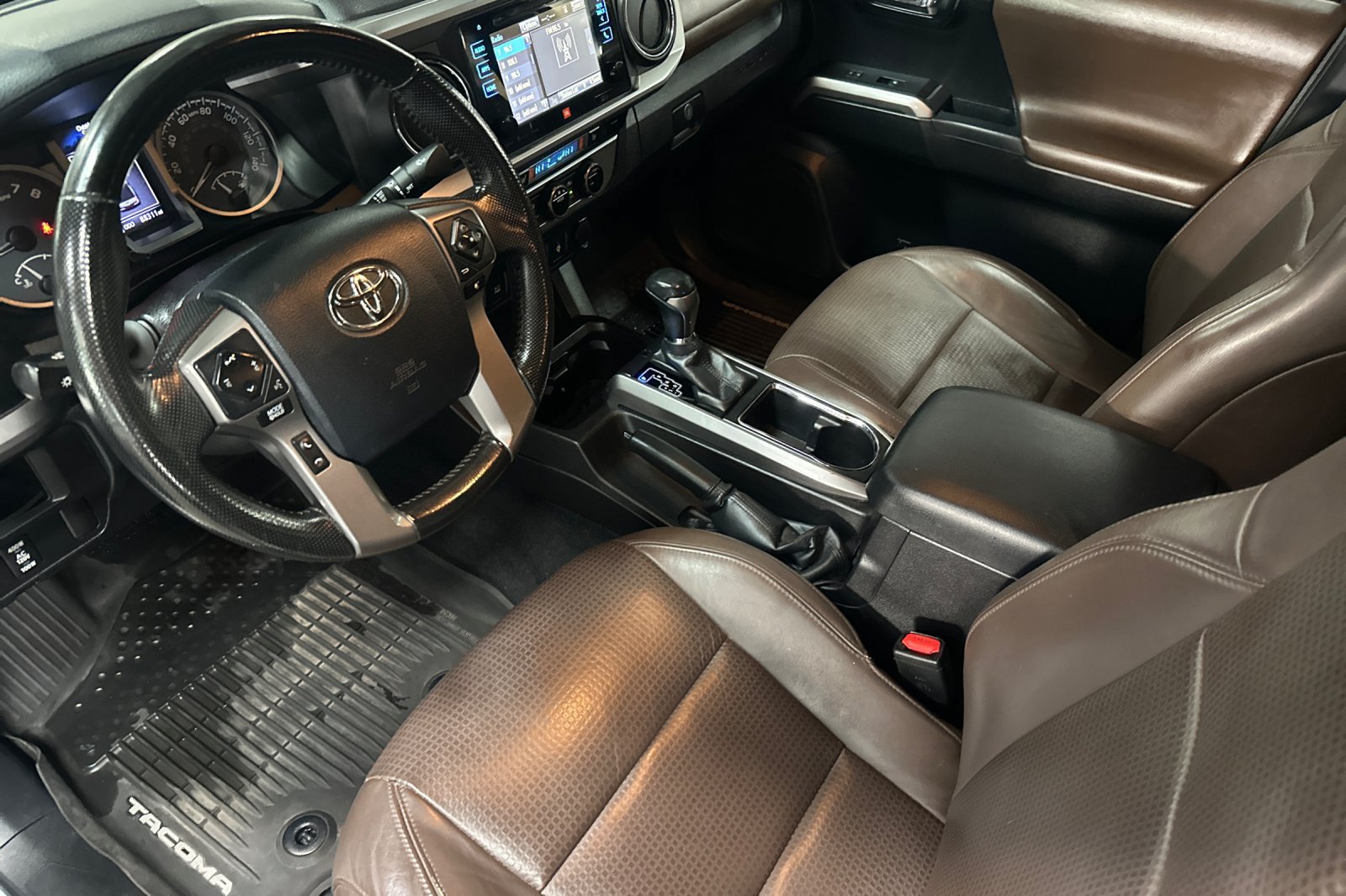 Used 2016 Toyota Tacoma Limited w/ Towing Package RWD image 10