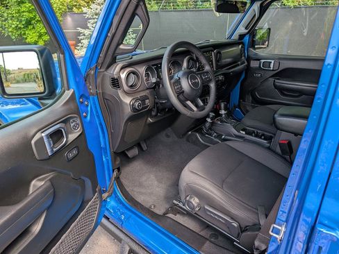 Used 2023 Jeep Gladiator Sport image 22