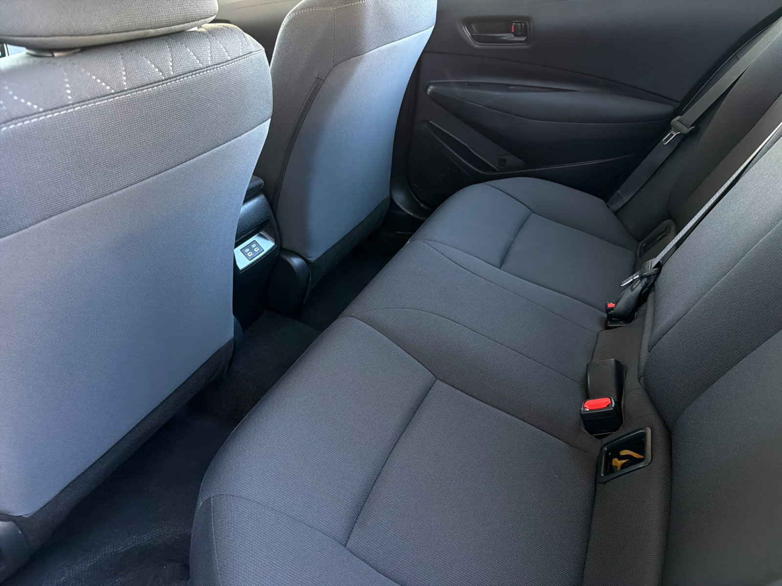 Used 2025 Toyota Corolla LE FWD image 11