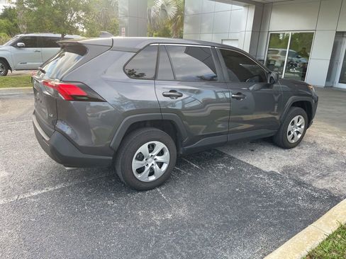 Used 2022 Toyota RAV4 LE FWD image 3