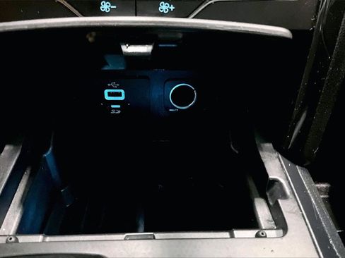 Used 2016 Ford Explorer XLT w/ Equipment Group 202A image 16