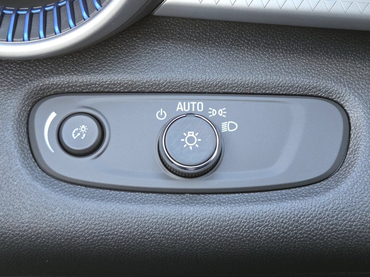New 2026 Chevrolet Trax LS w/ LS Convenience Package FWD image 32