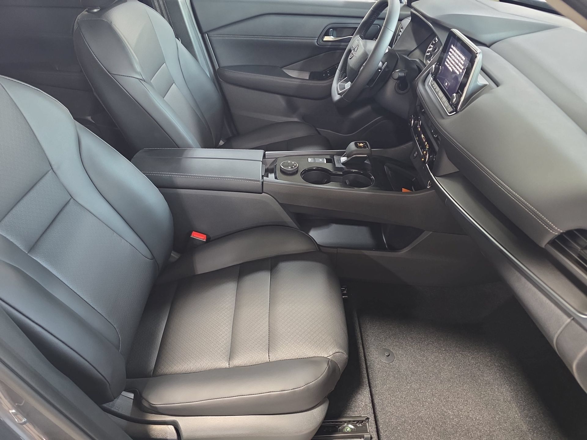 New 2026 Nissan Rogue Dark Armor AWD/4WD image 10