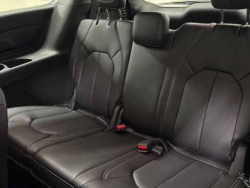 New 2026 Chrysler Pacifica Select image 21