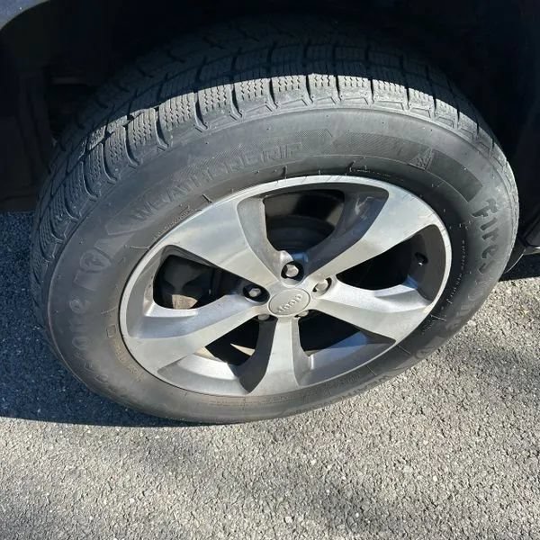 Used 2019 Jeep Cherokee Limited AWD/4WD image 7
