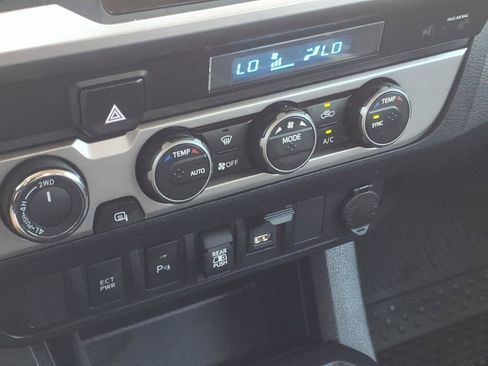 Certified 2023 Toyota Tacoma SR5 AWD/4WD image 19