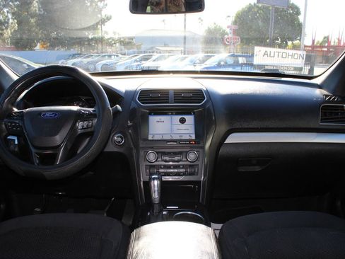 Used 2017 Ford Explorer XLT w/ Equipment Group 201A image 33