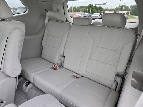 New 2026 Buick Enclave Avenir w/ Super Cruise Package FWD image 17
