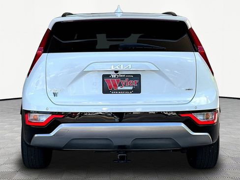 Used 2023 Kia Niro EX Touring FWD image 5