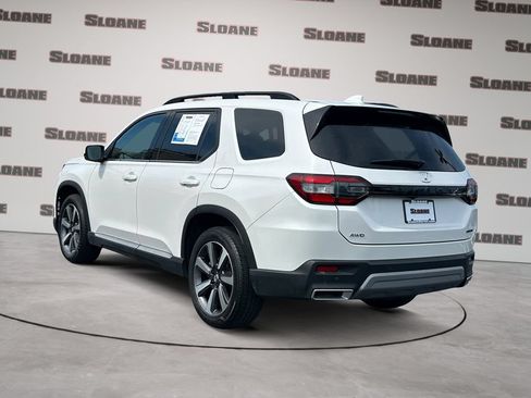 Used 2025 Honda Pilot Touring image 3