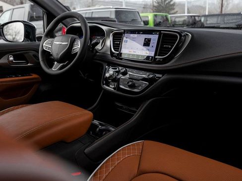 New 2026 Chrysler Pacifica Pinnacle image 30