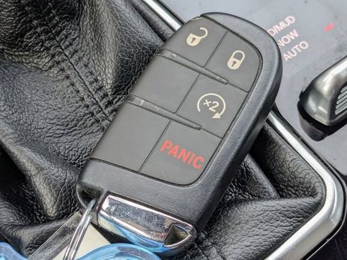 Used 2025 Jeep Compass Limited AWD/4WD image 32