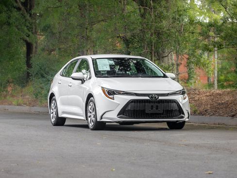 Used 2021 Toyota Corolla LE FWD image 41