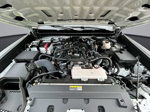 Used 2025 Toyota Tacoma SR5 RWD image 33