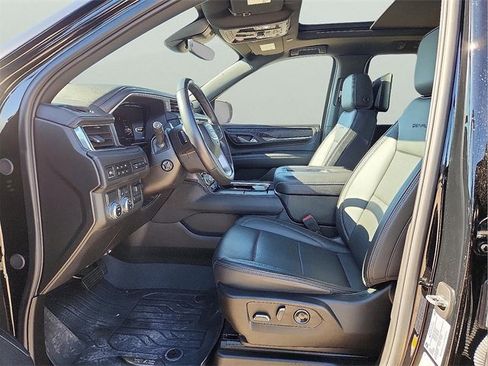 Used 2024 GMC Yukon XL Denali w/ Advanced Technology Package image 10