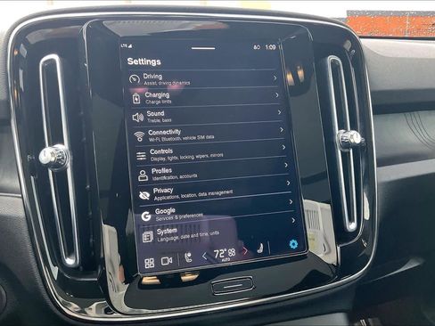 Used 2023 Volvo C40 Recharge Core w/ Climate Package image 39