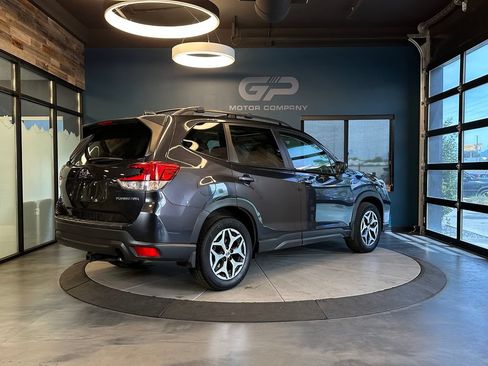 Used 2019 Subaru Forester Premium AWD/4WD image 3