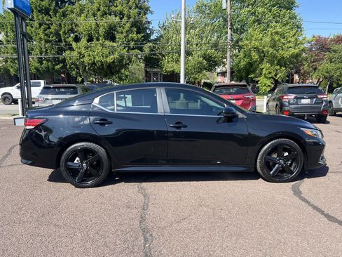Used 2023 Nissan Sentra SR w/ Midnight Edition Package FWD image 8