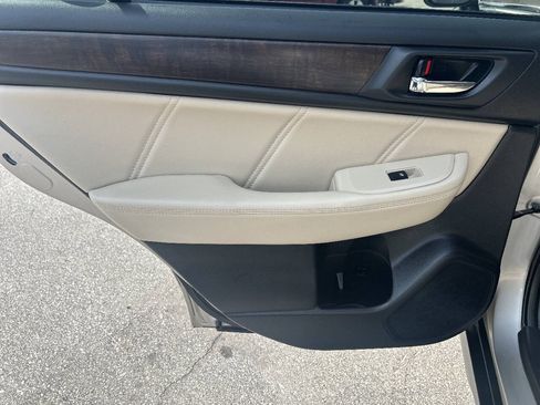 Used 2019 Subaru Outback 2.5i Limited AWD/4WD image 16