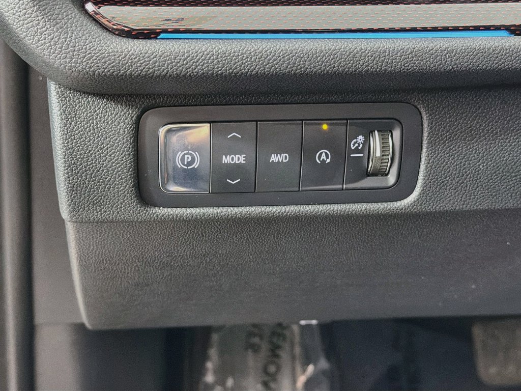 Used 2025 Chevrolet Traverse RS w/ LPO, Floor Liner Package AWD/4WD image 10