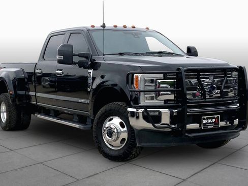 Used 2019 Ford F350 Lariat w/ Lariat Ultimate Package AWD/4WD image 3