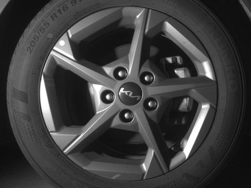 Used 2025 Kia K4 LXS image 13