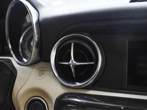 Used 2014 Mercedes-Benz SLK 250 image 24