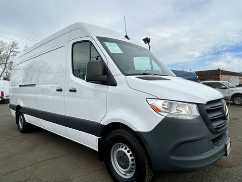 Used 2022 Mercedes-Benz Sprinter 2500 image 8
