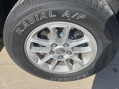 Used 2019 Jeep Grand Cherokee Laredo AWD/4WD image 9