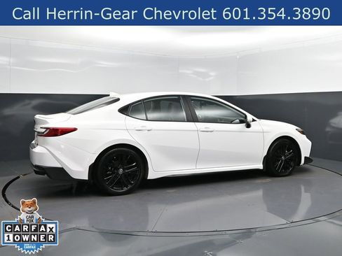 Used 2025 Toyota Camry SE w/ Convenience Package FWD image 8