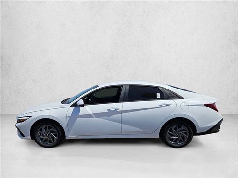 New 2026 Hyundai Elantra Hybrid FWD image 5