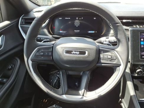 Certified 2025 Jeep Grand Cherokee Altitude AWD/4WD image 22
