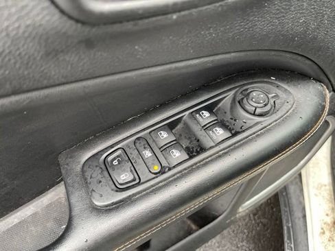 Used 2018 Jeep Compass Latitude w/ Cold Weather Group AWD/4WD image 16