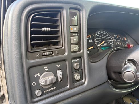 Used 2002 Chevrolet Silverado 2500 LT AWD/4WD image 18