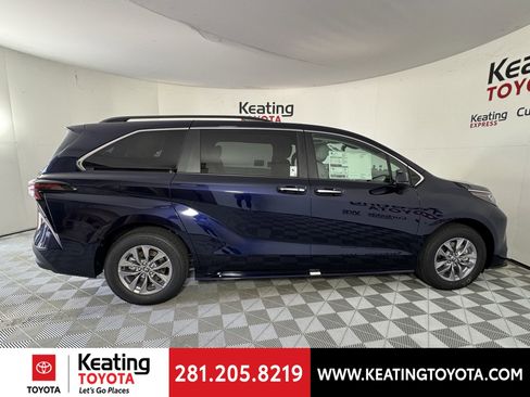 New 2026 Toyota Sienna XLE image 4
