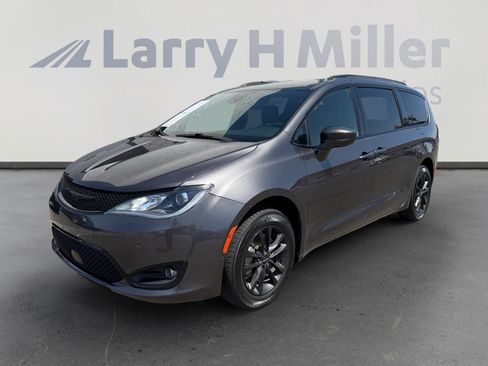 Used 2020 Chrysler Pacifica Touring-L w/ Advanced Safetytec Group AWD/4WD image 1
